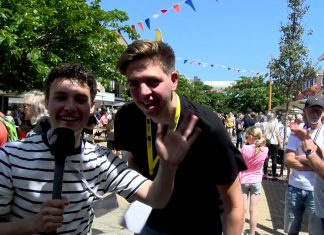 Laurens en Matthijs van RTV Katwijk bij de Kippenloop van vorig jaar